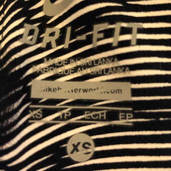 Nike Women's Legendary Waves' Dri-fit Training Capris Size XS EUC - Picture 8 of 9